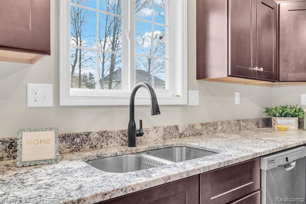 4080 Lancaster Drive, Fort Gratiot, MI 48059 — Photo 12