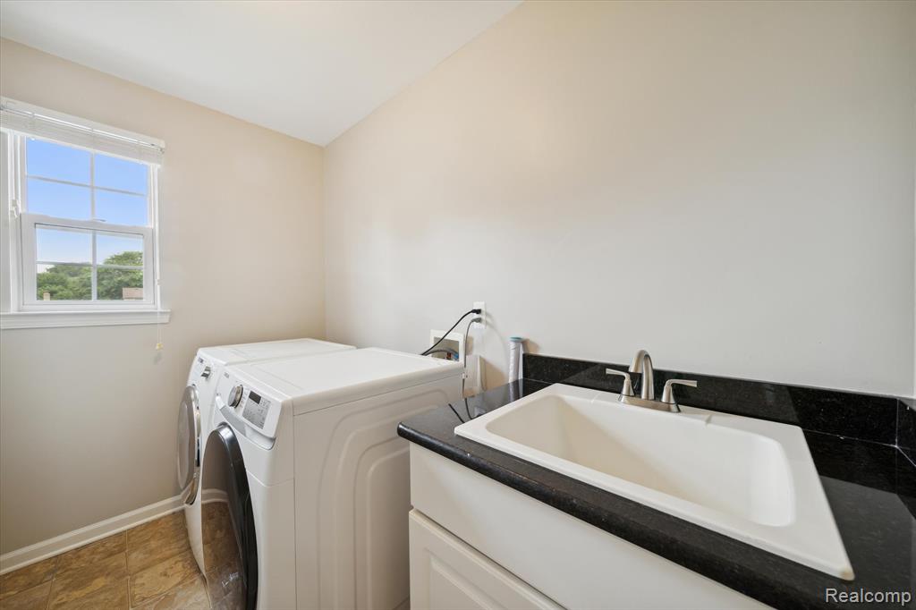 4976 Saddle Brook Court, Troy, MI 48085 — Photo 31