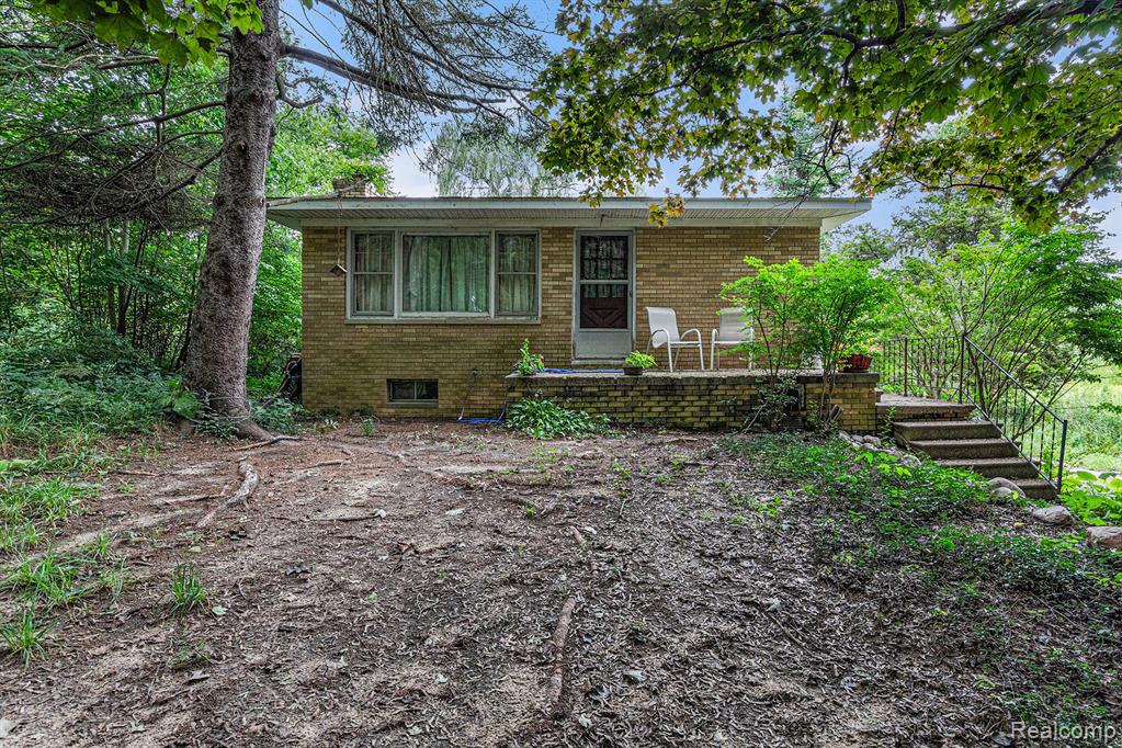 548 Munger Road, Holly, MI 48442 — front exterior