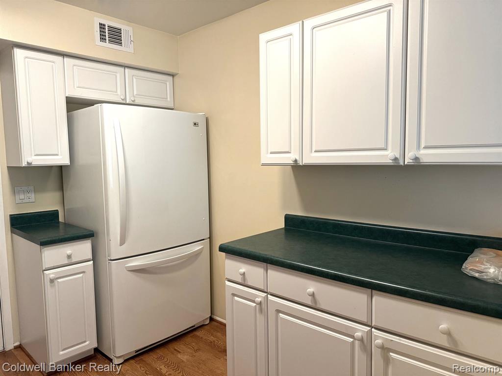 1618 BRENTWOOD Drive, Troy, MI 48098 — Photo 7