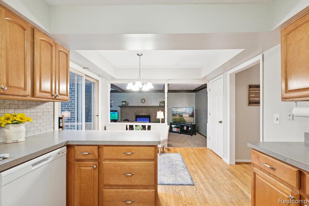 7730 CHARRINGTON Drive, Canton, MI 48187 — Photo 13