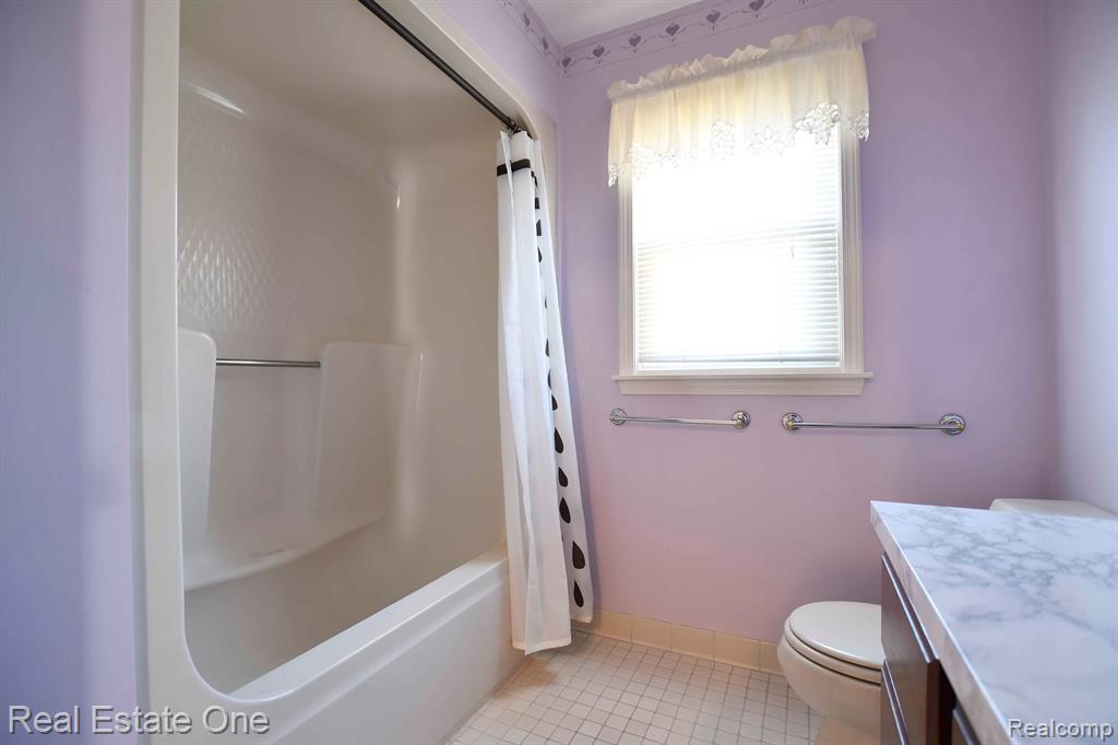 685 ESSEX Drive, Rochester Hills, MI 48307 — Photo 23