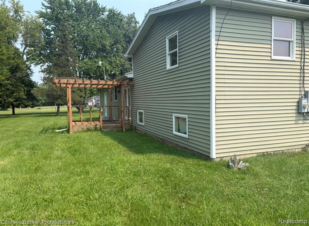 6073 Ballard Dr, Flint, MI 48505 — Photo 9
