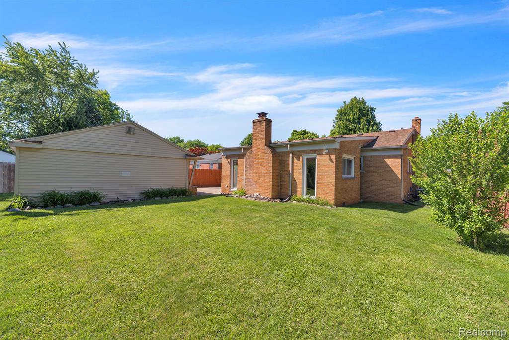 26637 Clairview Drive, Dearborn Heights, MI 48127 — Photo 41
