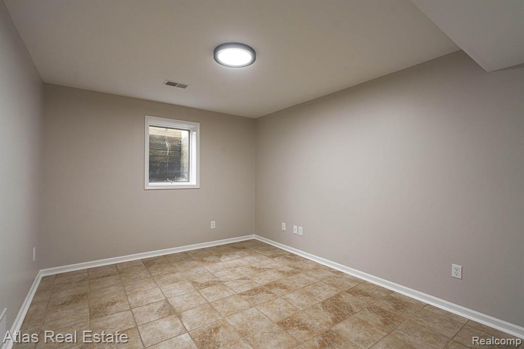 344 WOODLAND Drive, Saline, MI 48176 — Photo 45