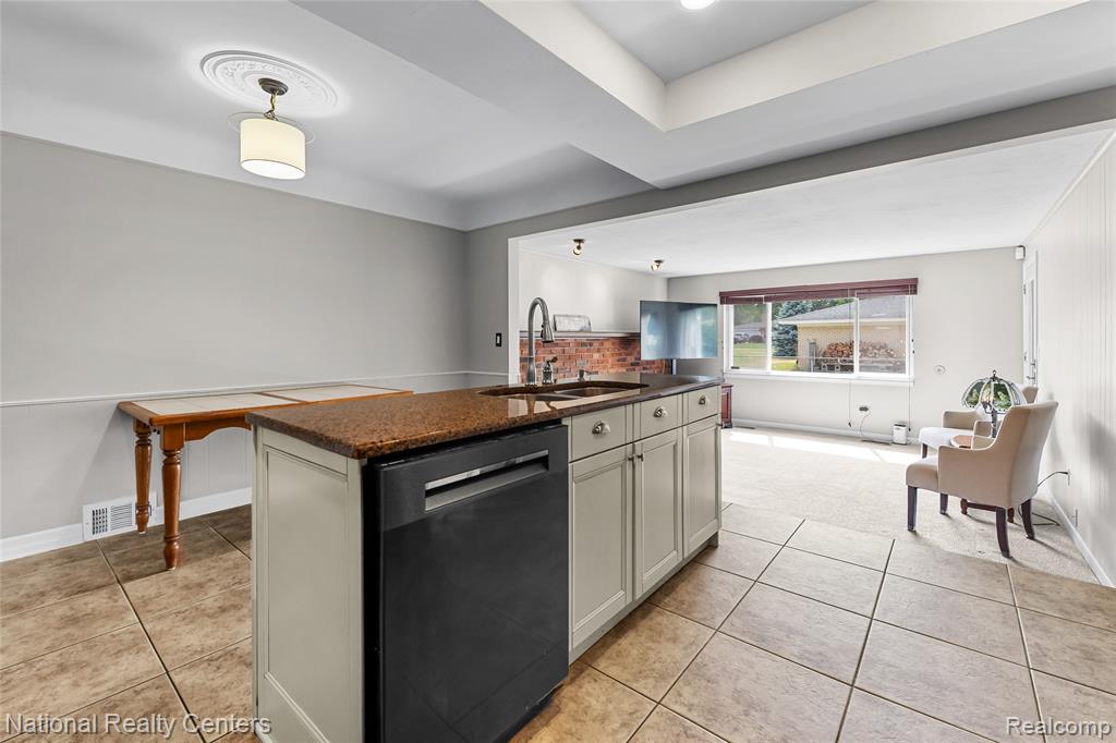 52655 Pappy, Shelby Twp, MI 48316 — Photo 9