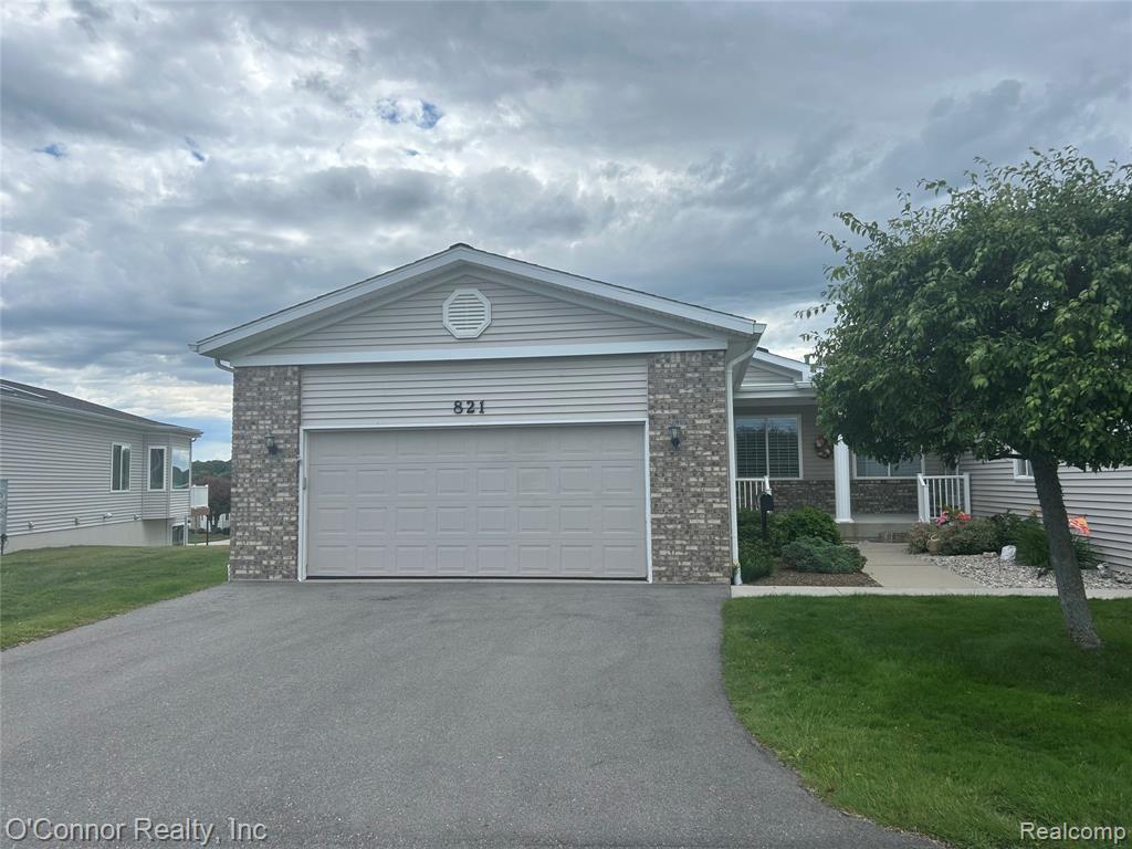 821 Crystal Lane, Marysville, MI 48040 — Photo 2