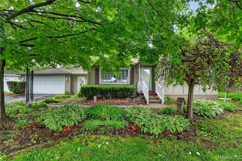5090 Torrey Road, Flint, MI 48507 — Photo 2