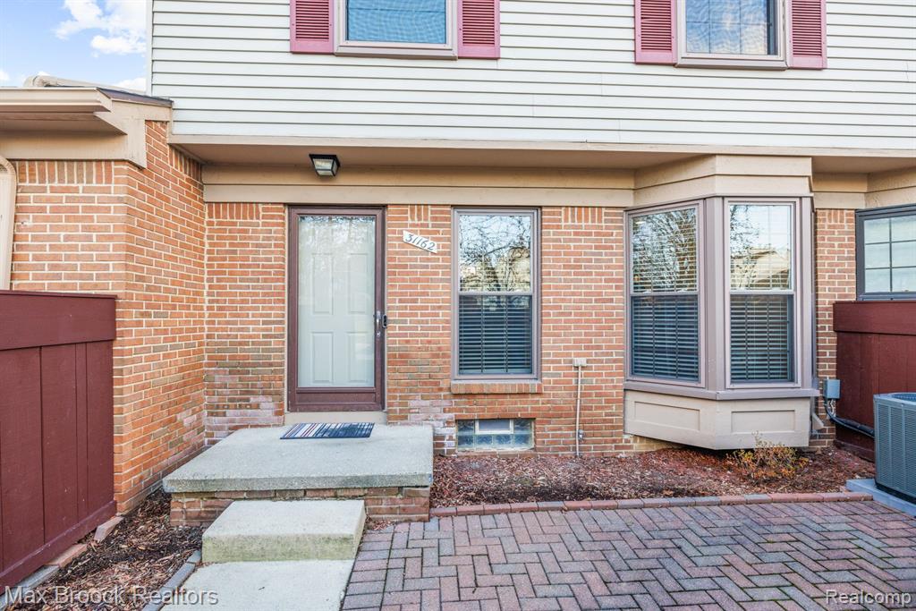 31162 Country Way, Farmington Hills, MI 48331 — Photo 2