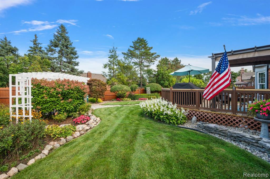 44304 Pentwater Drive, Clinton Twp, MI 48038 — Photo 11