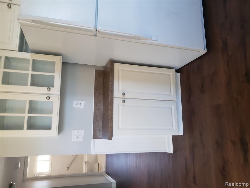 8224 Milburn Street, Westland, MI — Photo 10