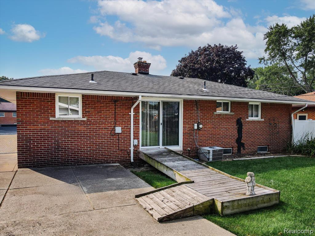 8949 Shannon Drive, Sterling Heights, MI 48314 — Photo 34