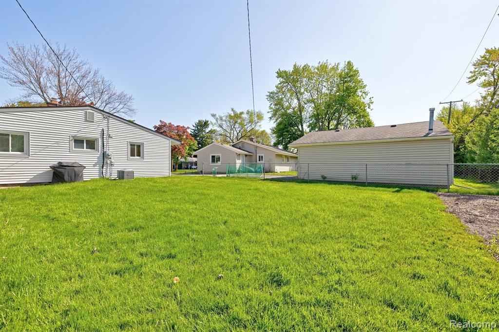 520 PARKVIEW Drive, Plymouth, MI 48170 — Photo 25