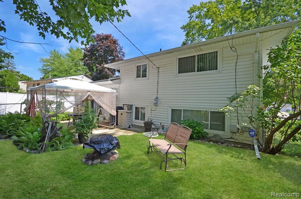 43475 Deborah Drive, Sterling Heights, MI 48313 — Photo 27