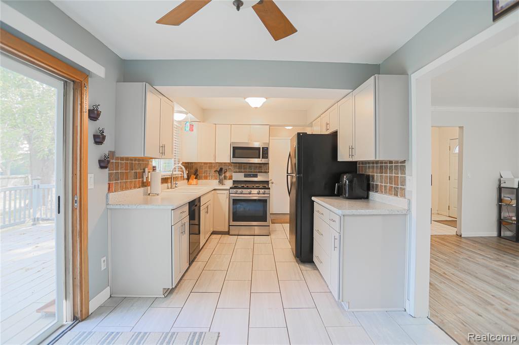7014 Marco Drive, Waterford, MI 48327 — Photo 13