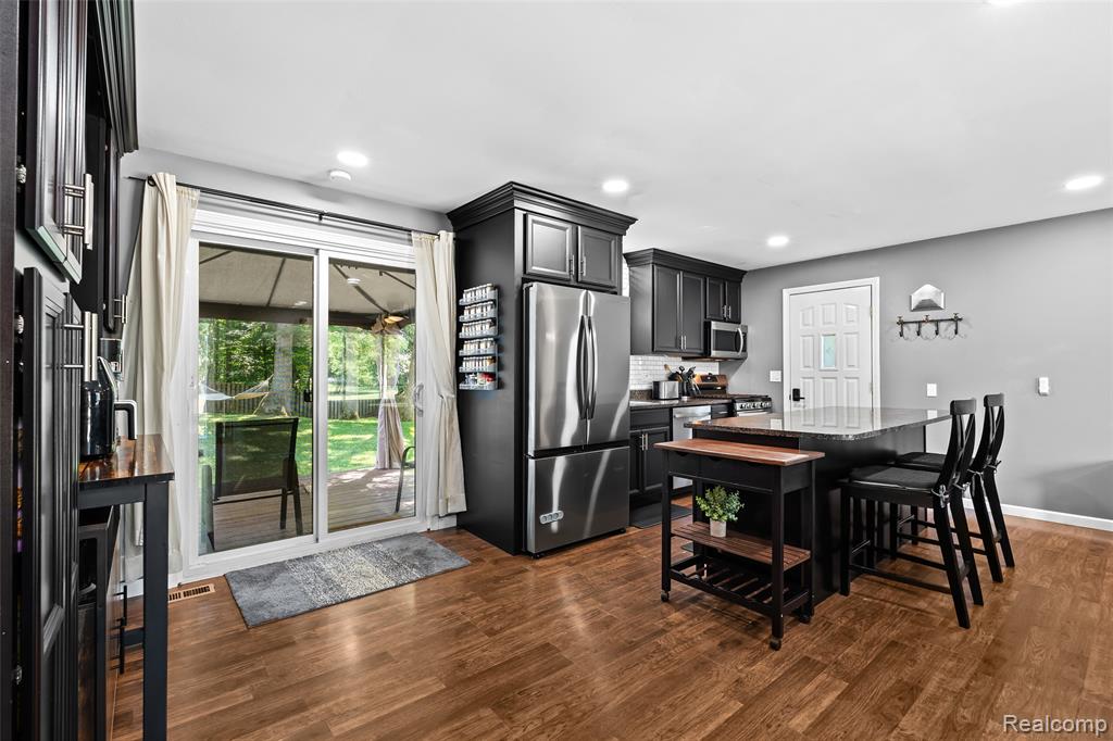 9438 Waite Drive, Fenton, MI 48430 — Photo 11