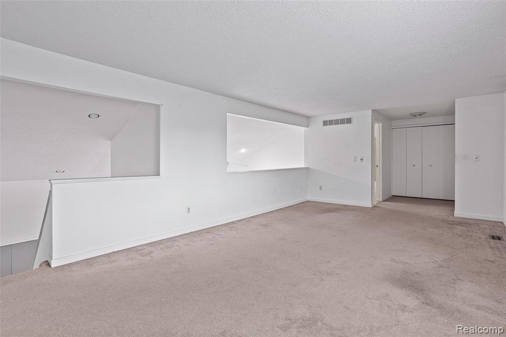 7147 Elmhurst, West Bloomfield, MI — Photo 19