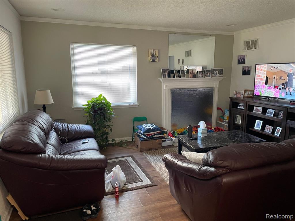 8439 Harding Street, Center Line, MI 48015 — Photo 2