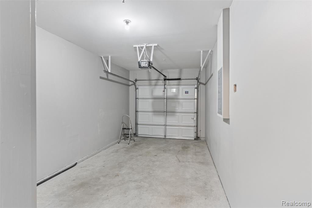470 Old Pine Way, Walled Lake, MI 48390 — Photo 31
