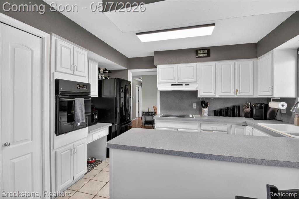 2732 Lacota Road, Waterford, MI 48328 — Photo 16