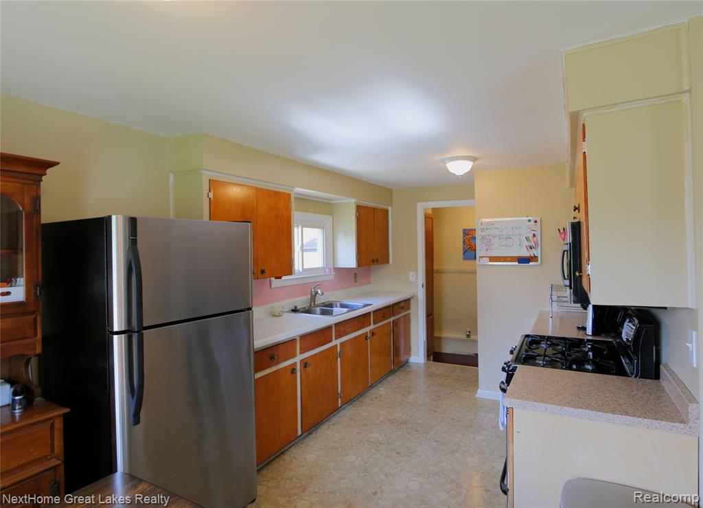 5389 Robin Drive, Grand Blanc, MI 48439 — Photo 3