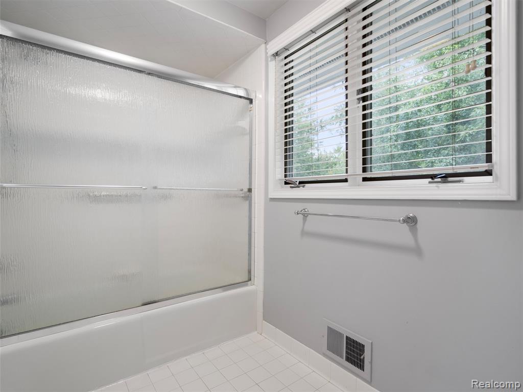 42712 Elizabeth Circle, Clinton Twp, MI 48038 — Photo 29