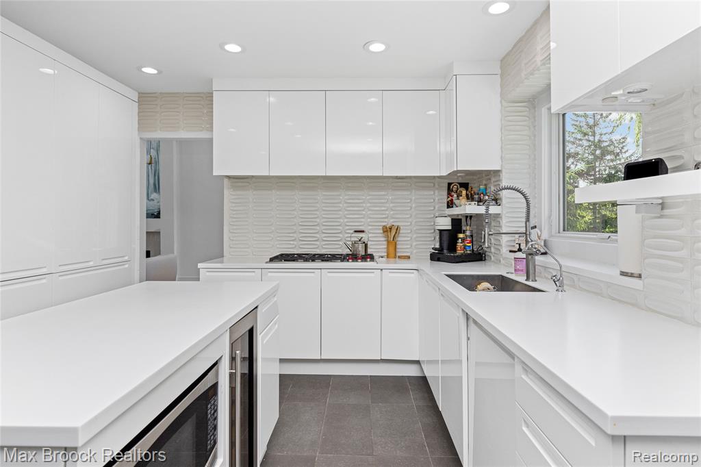 7102 Alta Vista Drive, West Bloomfield, MI — Photo 19