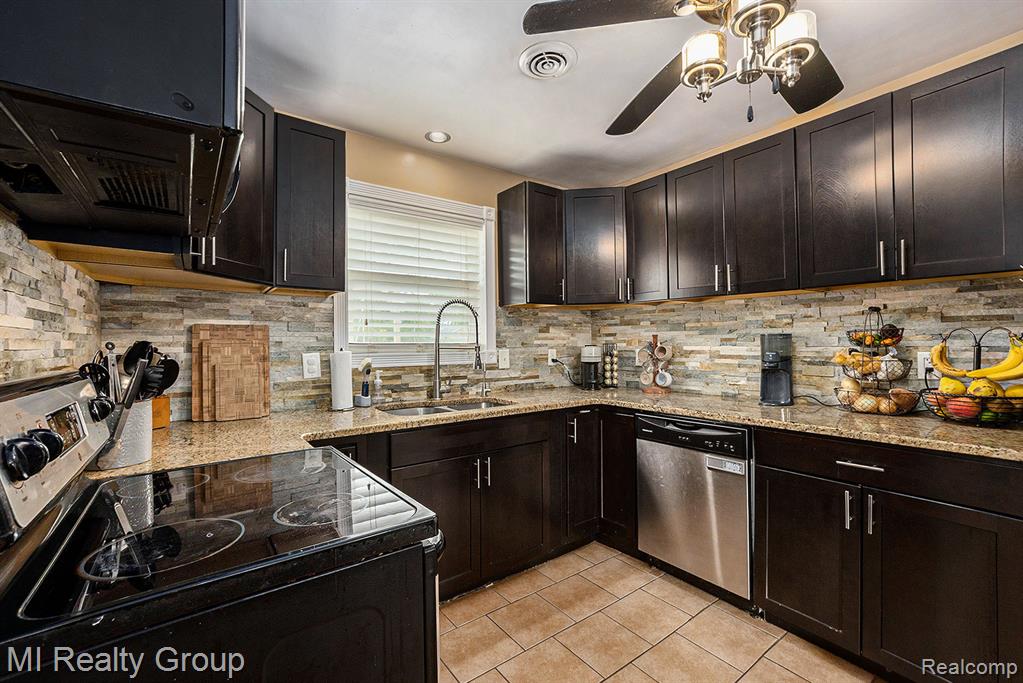 7520 Starville Road, Cottrellville, MI — Photo 10