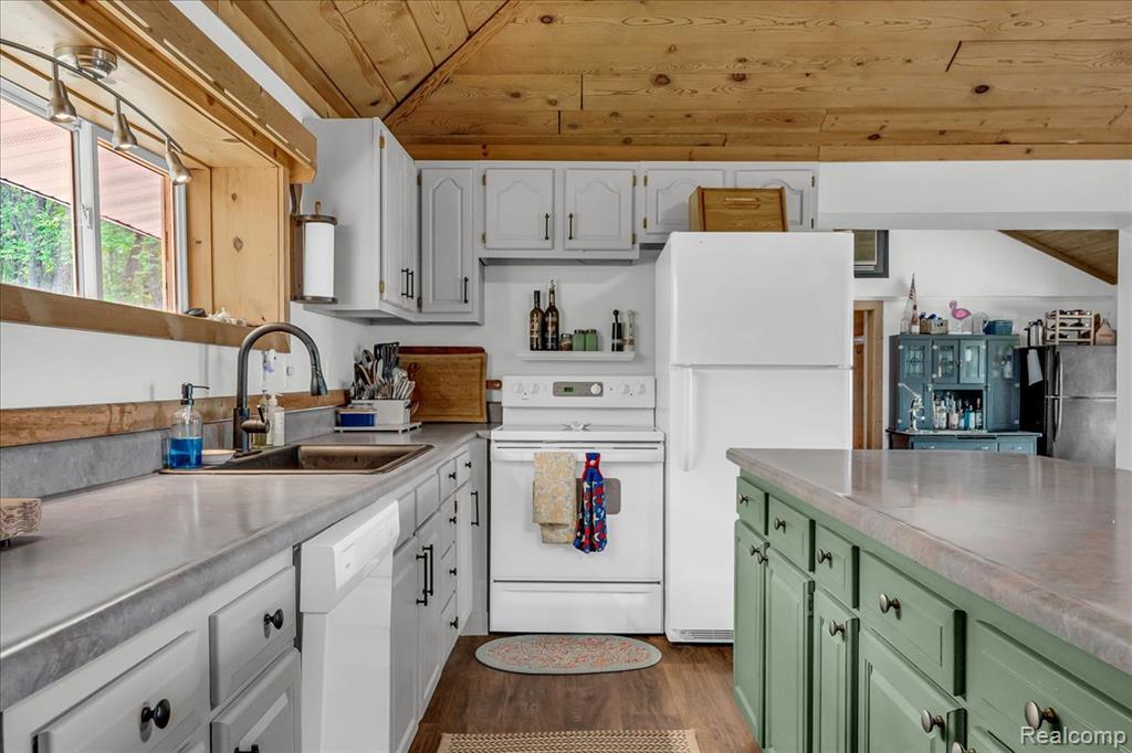 6353 N Oak Street, Spruce, MI 49747 — Photo 11