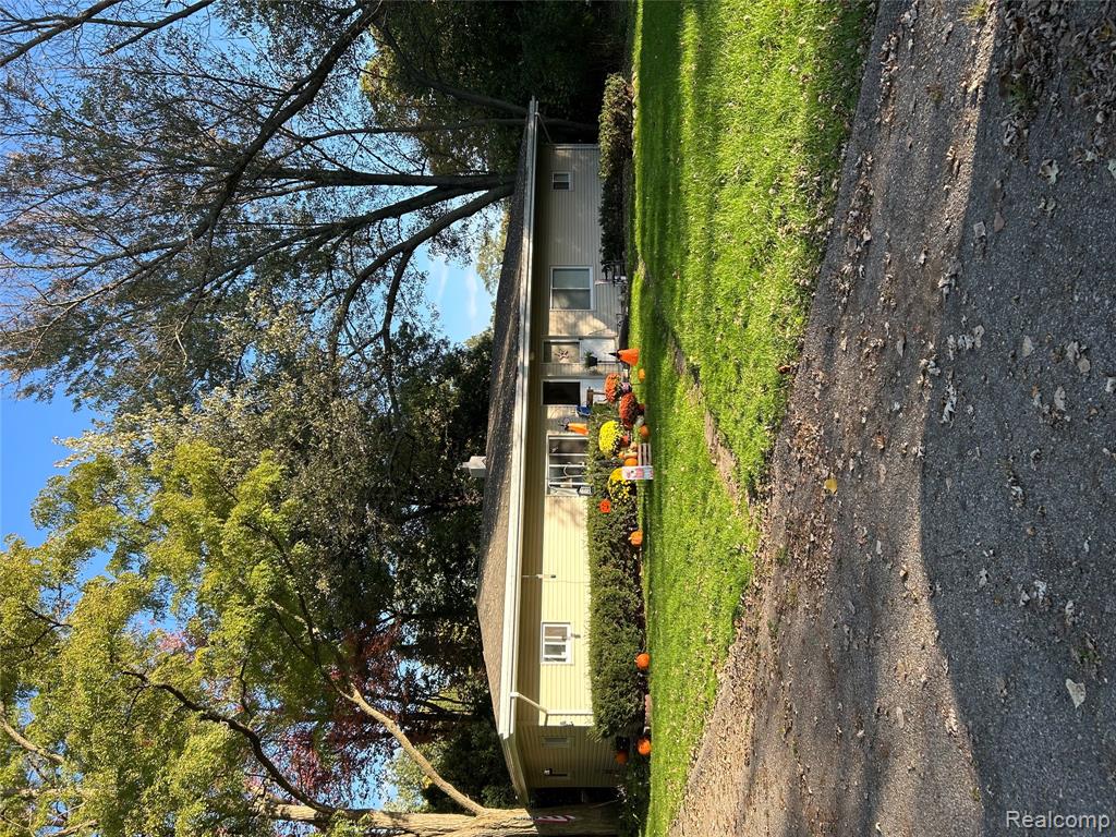 610 Cranbourne Street, Commerce Twp, MI 48382