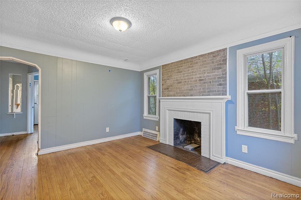 20301 KENOSHA Street, Harper Woods, MI 48225 — Photo 3