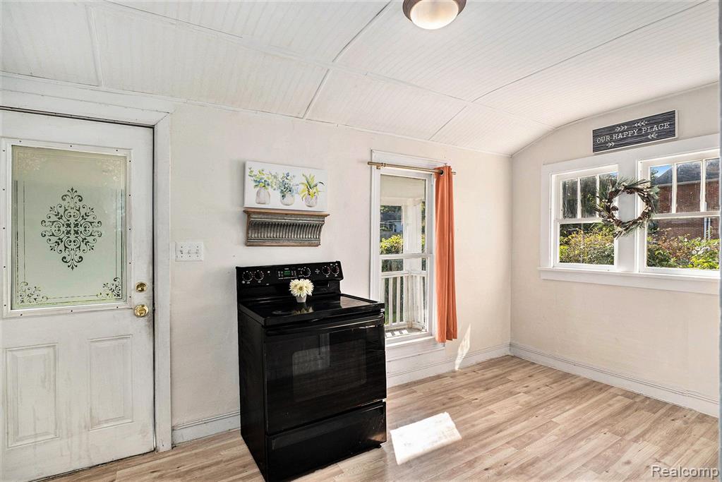 102 W MAPLE Street, Byron, MI 48418 — Photo 9