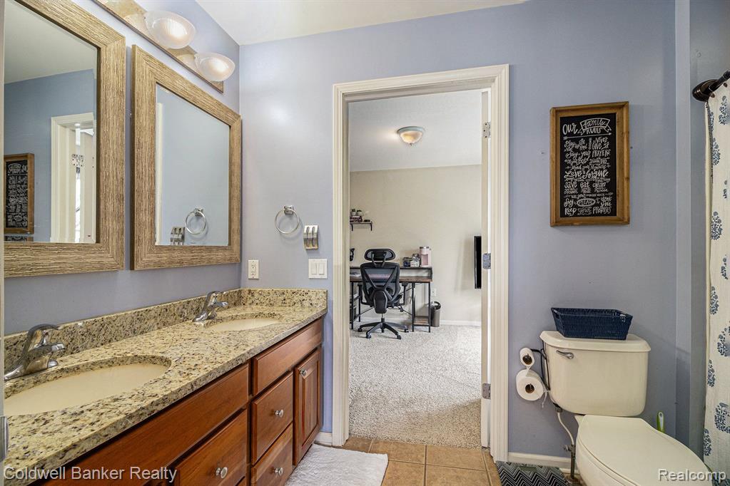48520 Antique, Canton, MI 48187 — Photo 21