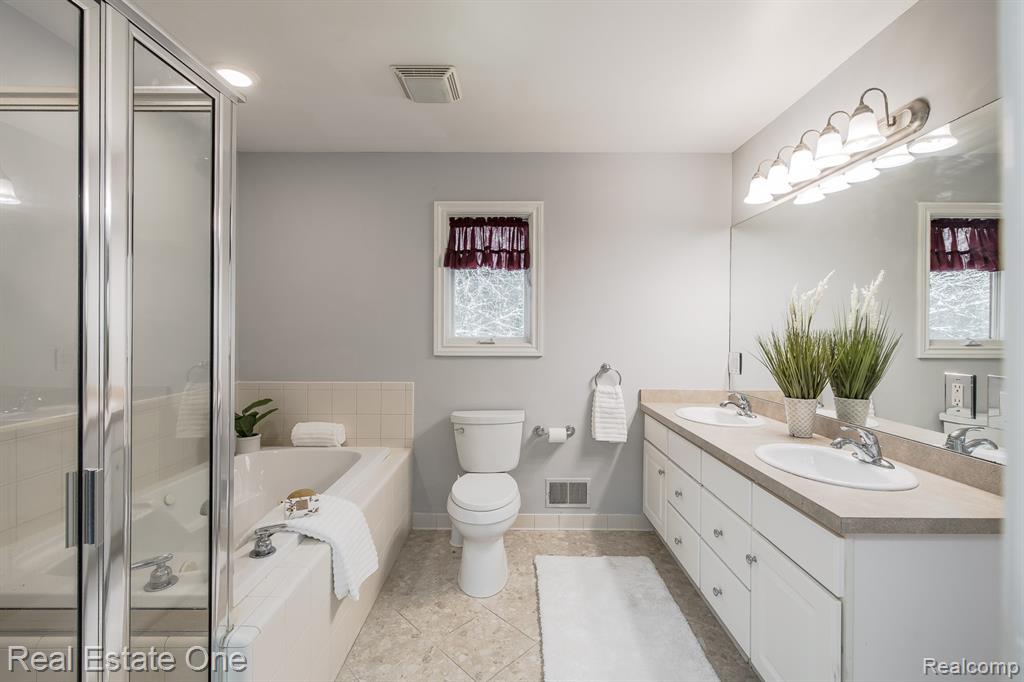 5690 White Lake Road, Clarkston, MI — Photo 36