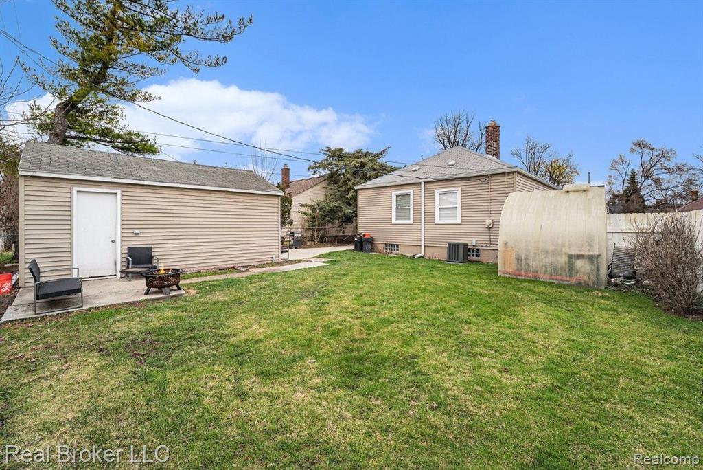 540 E CHESTERFIELD Street, Ferndale, MI 48220 — Photo 14