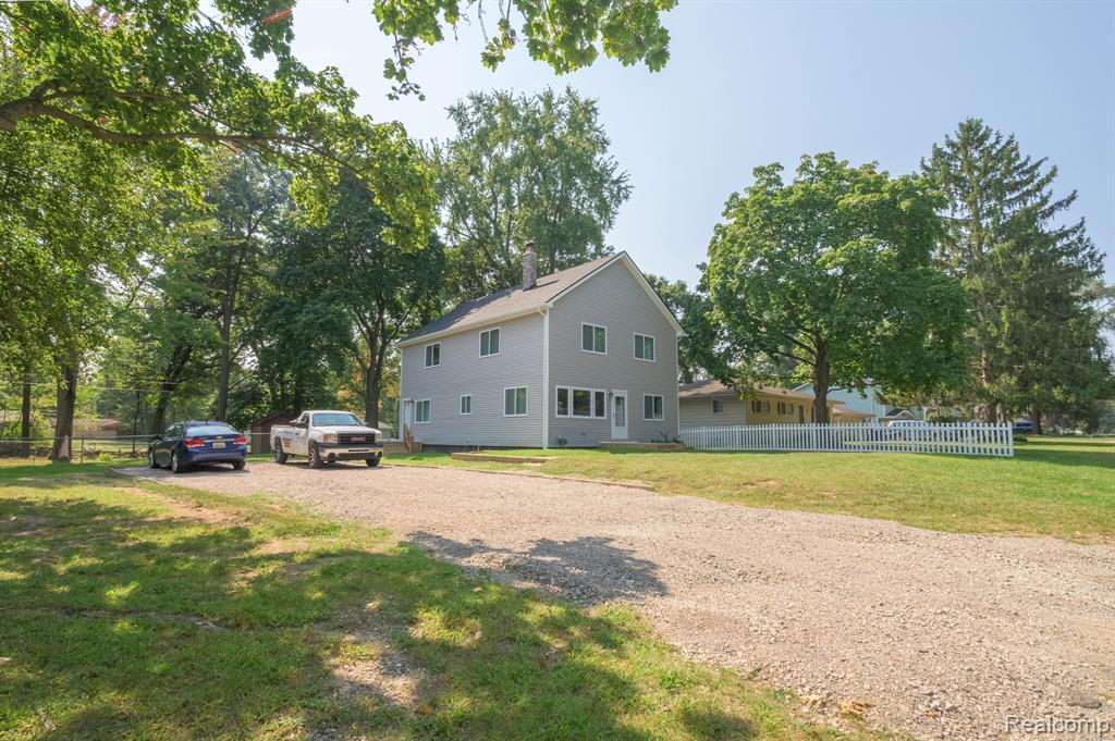 5733 CRESCENT Road, Waterford, MI 48327 — Photo 3