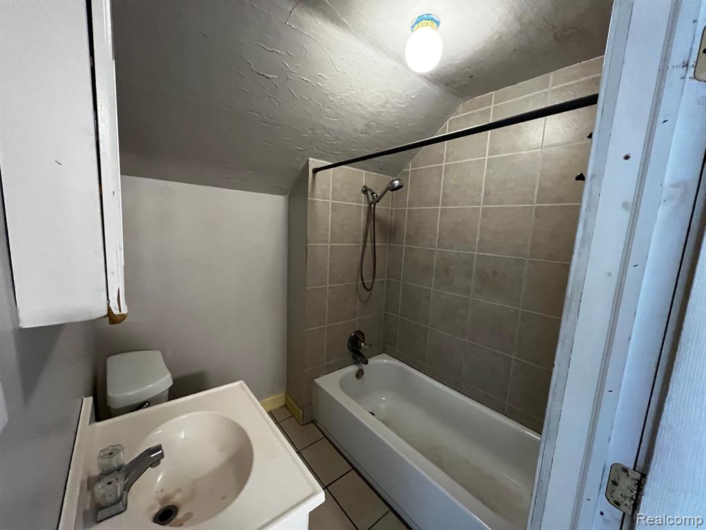 63 HAMILTON Street, Pontiac, MI 48342 — Photo 8