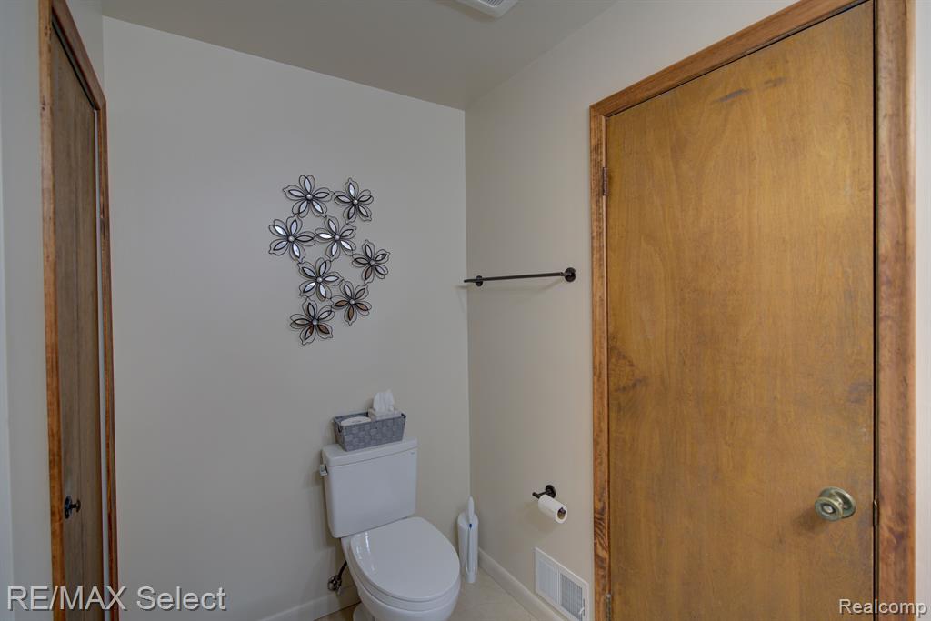 7233 JENNINGS Road, Swartz Creek, MI 48473 — Photo 26