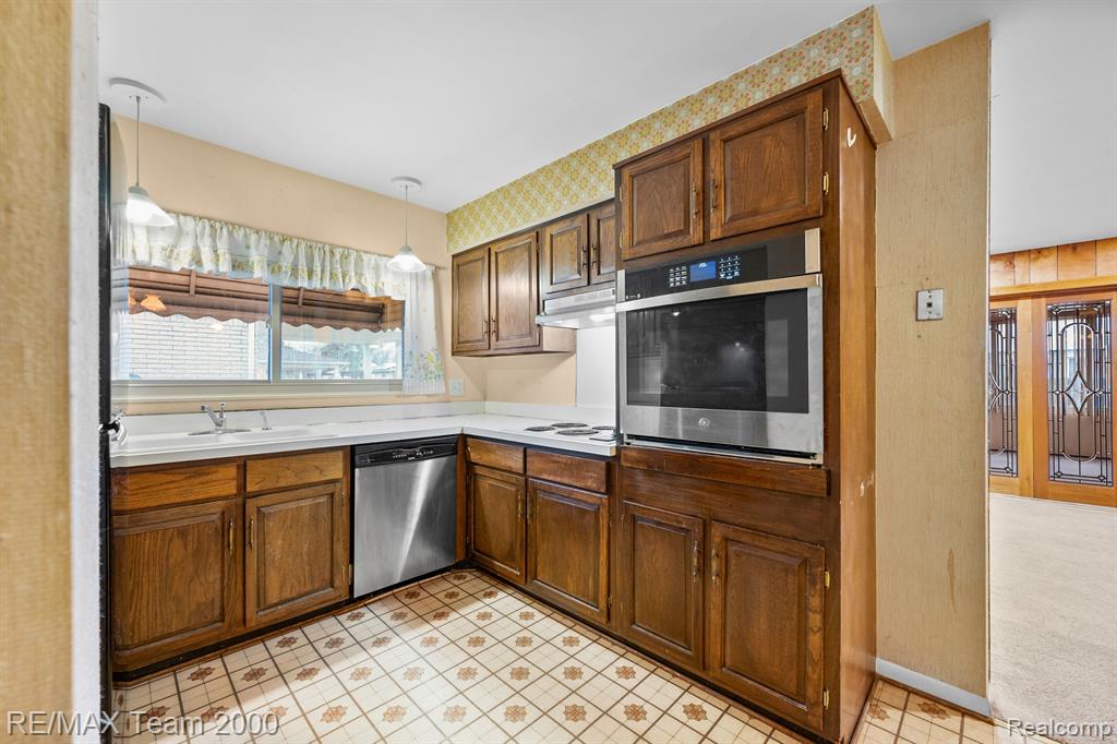 625 CENTRALIA Street, Dearborn Heights, MI 48127 — Photo 21