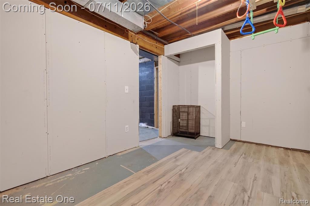 310 S Van Road, Holly, MI 48442 — Photo 37