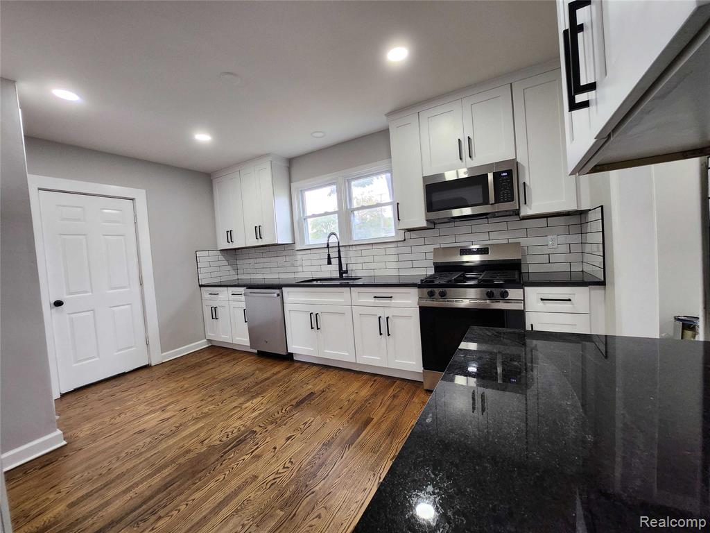 550 E Mapledale Avenue, Hazel Park, MI 48030 — Photo 11