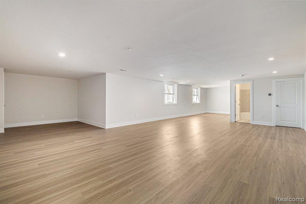611 PINE Circle, Ann Arbor, MI 48105 — Photo 37