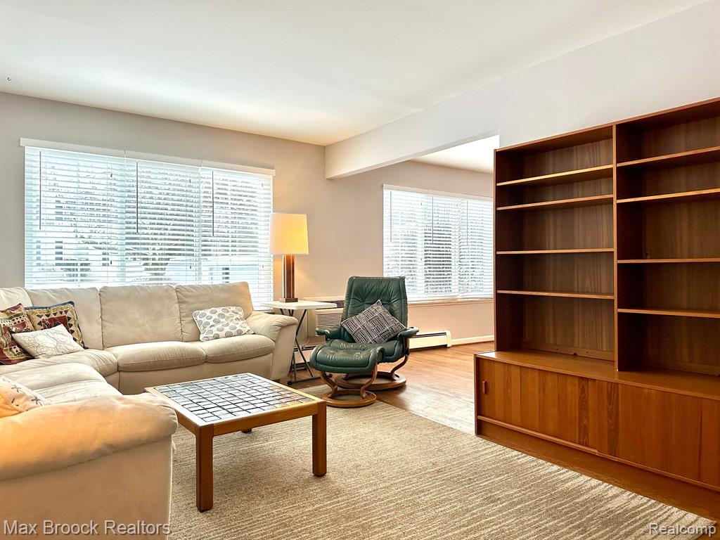 100 W HICKORY GROVE Road, D1, Bloomfield Hills, MI 48304 — Photo 2