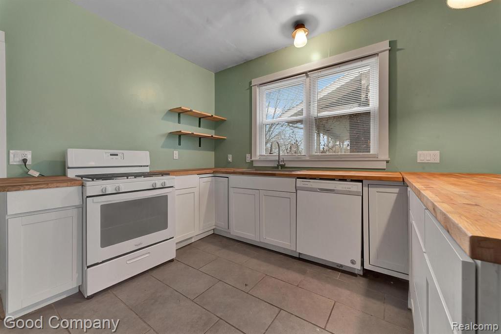 656 PHILIP Street, Detroit, MI 48215 — Photo 13