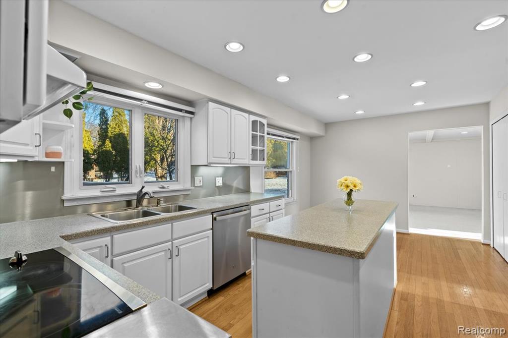5394 Tequesta Drive, West Bloomfield, MI 48323 — Photo 16