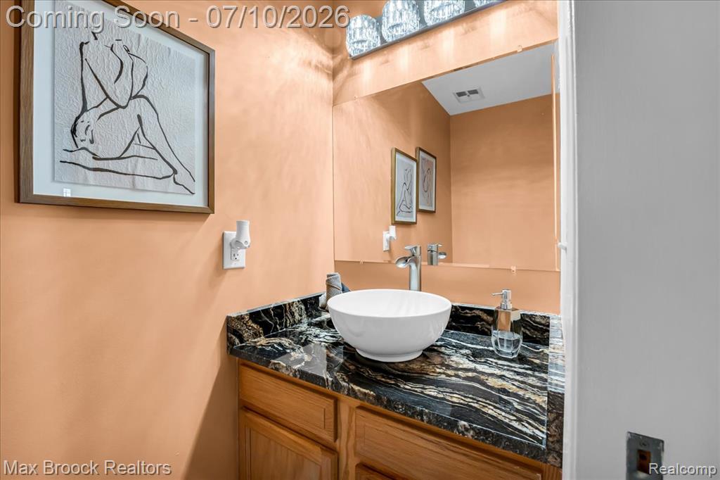 5229 Simpson Lake Road, West Bloomfield, MI 48323 — Photo 21