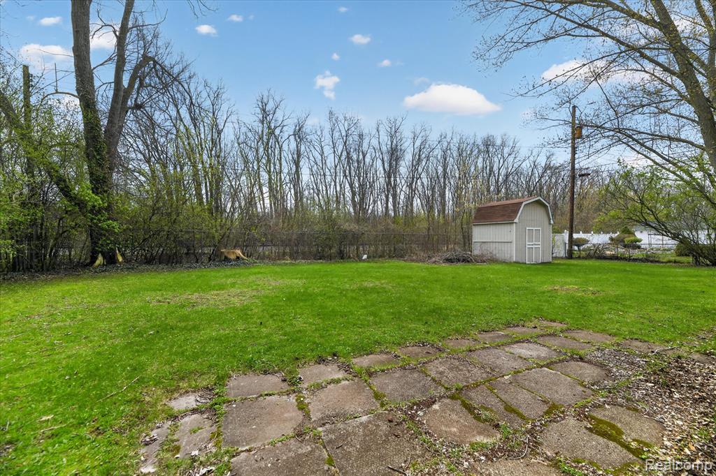 5300 Arnold Drive, Burton, MI 48509 — Photo 41