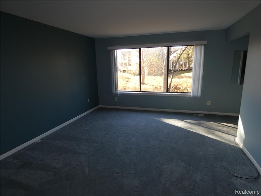 7122 Pebble Park Drive, West Bloomfield, MI — Photo 26