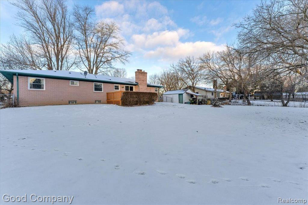745 HOGARTH Avenue, Waterford, MI 48328 — Photo 32