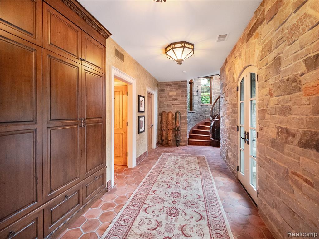 2756 Turtle Bluff Drive, Bloomfield Hills, MI, 48302